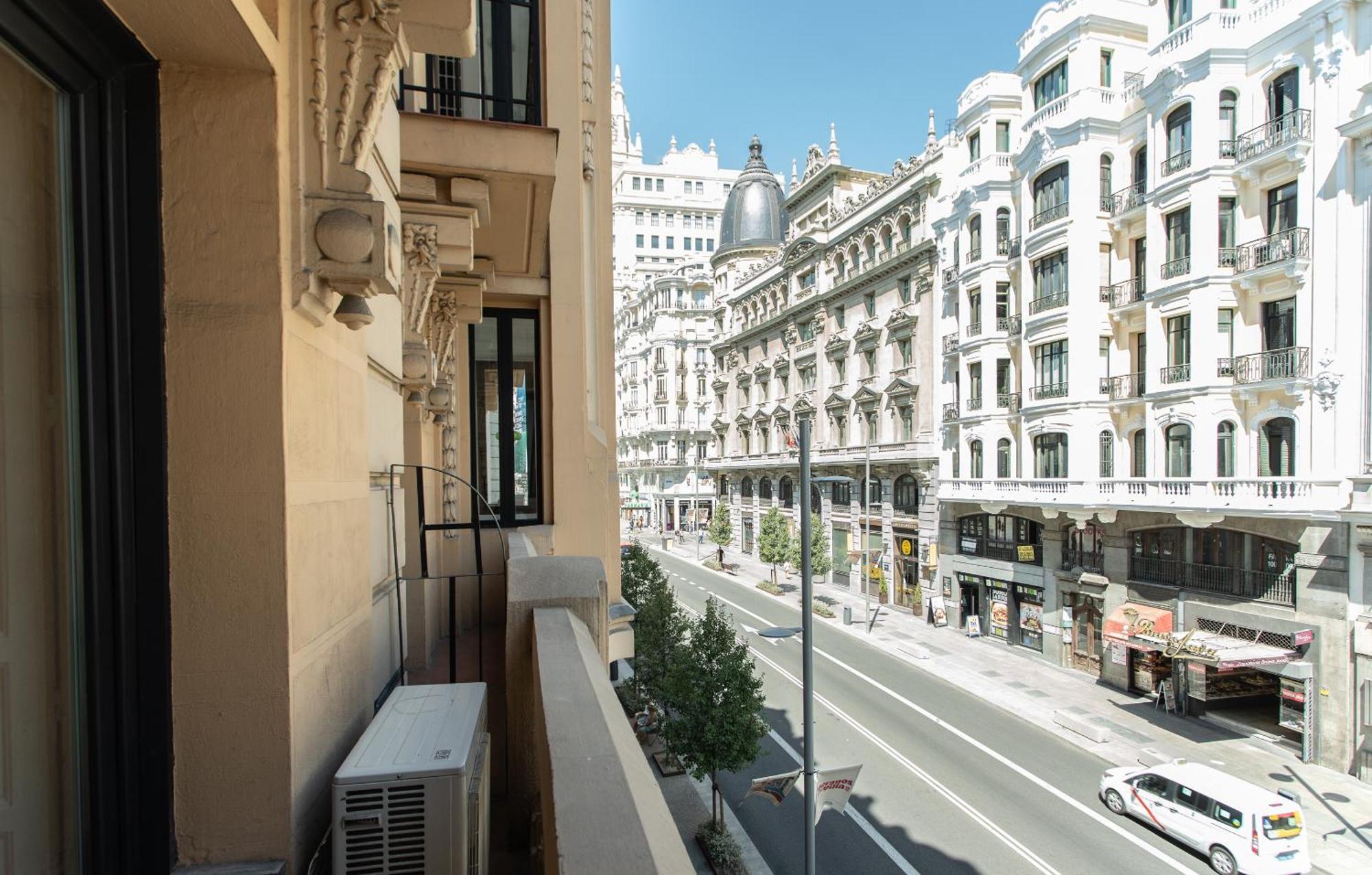 Suites You Gran Via Madrid Bagian luar foto